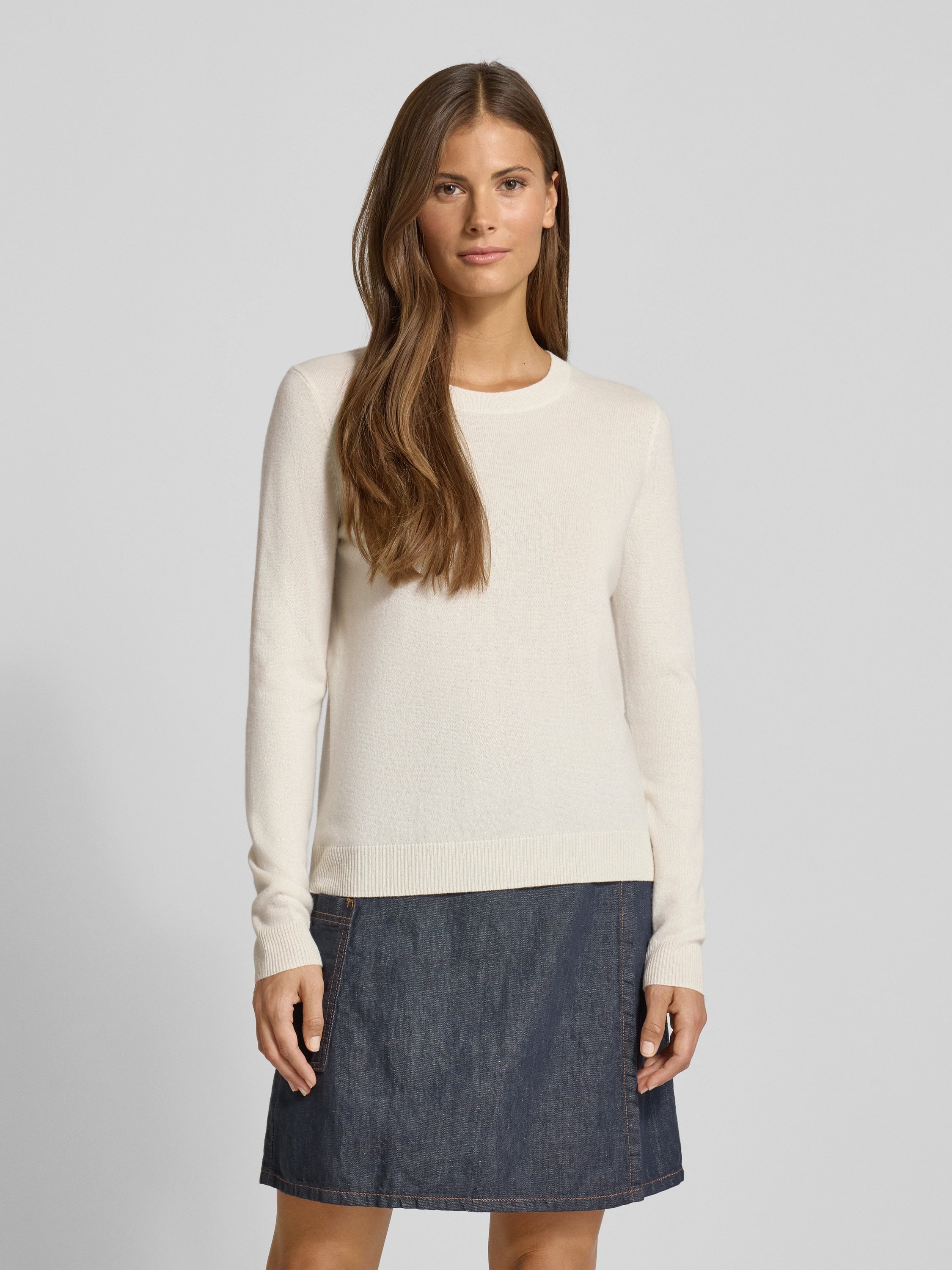 Дамски кашмирен пуловер нова колекция Есен-Зима 2025, цвят екрю