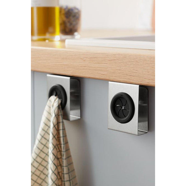 Два броя закачалки за кърпи