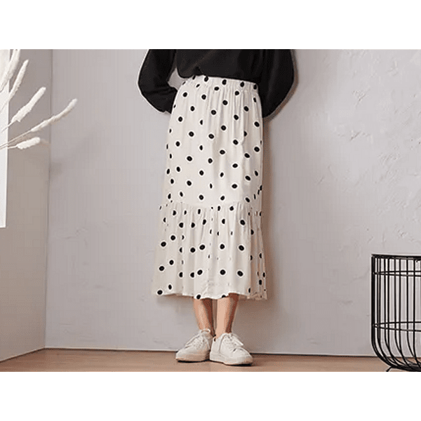 Ежедневна пола в класическа форма, бяла на черни точки, 38