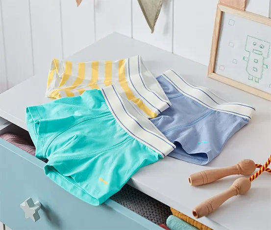 Комплект памучни слипове за момче 3 броя, разноцветни, 110/116