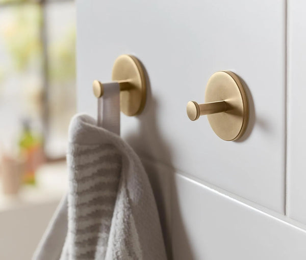 Комплект от 2 златисти куки за баня или ку?
ня