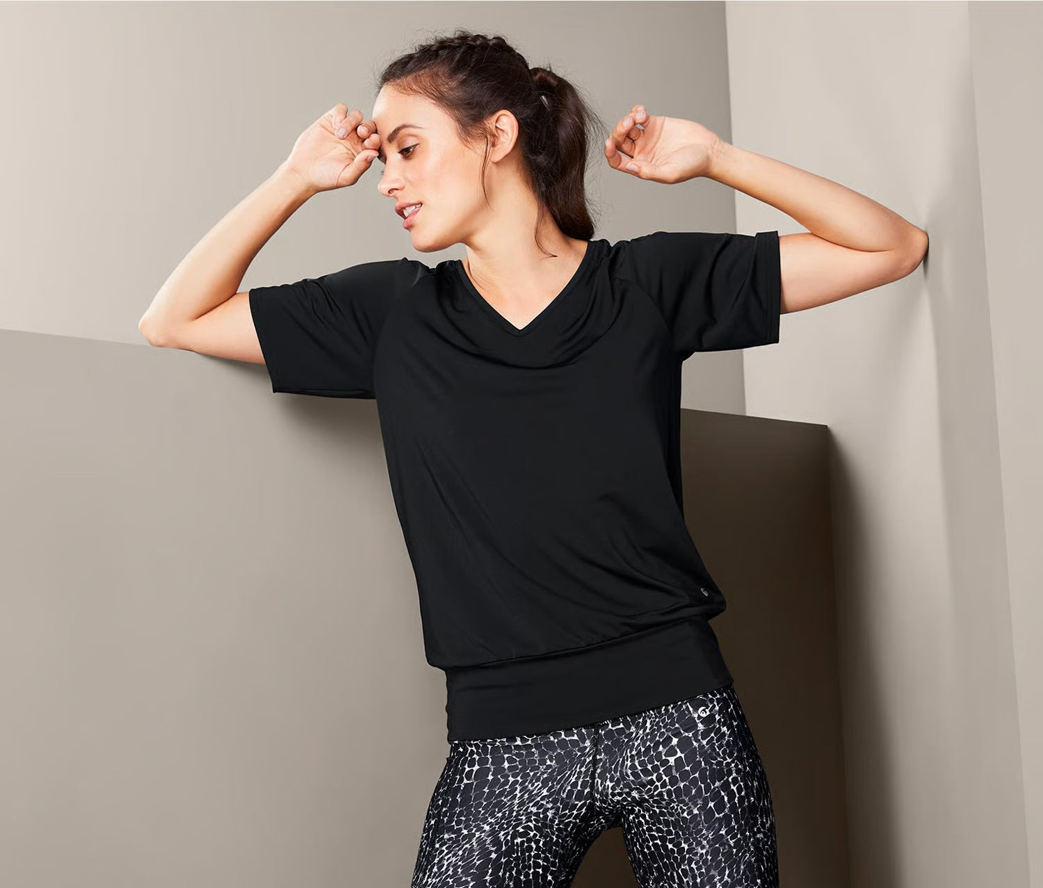 Спортна дамска тениска DryActive Plus, черна