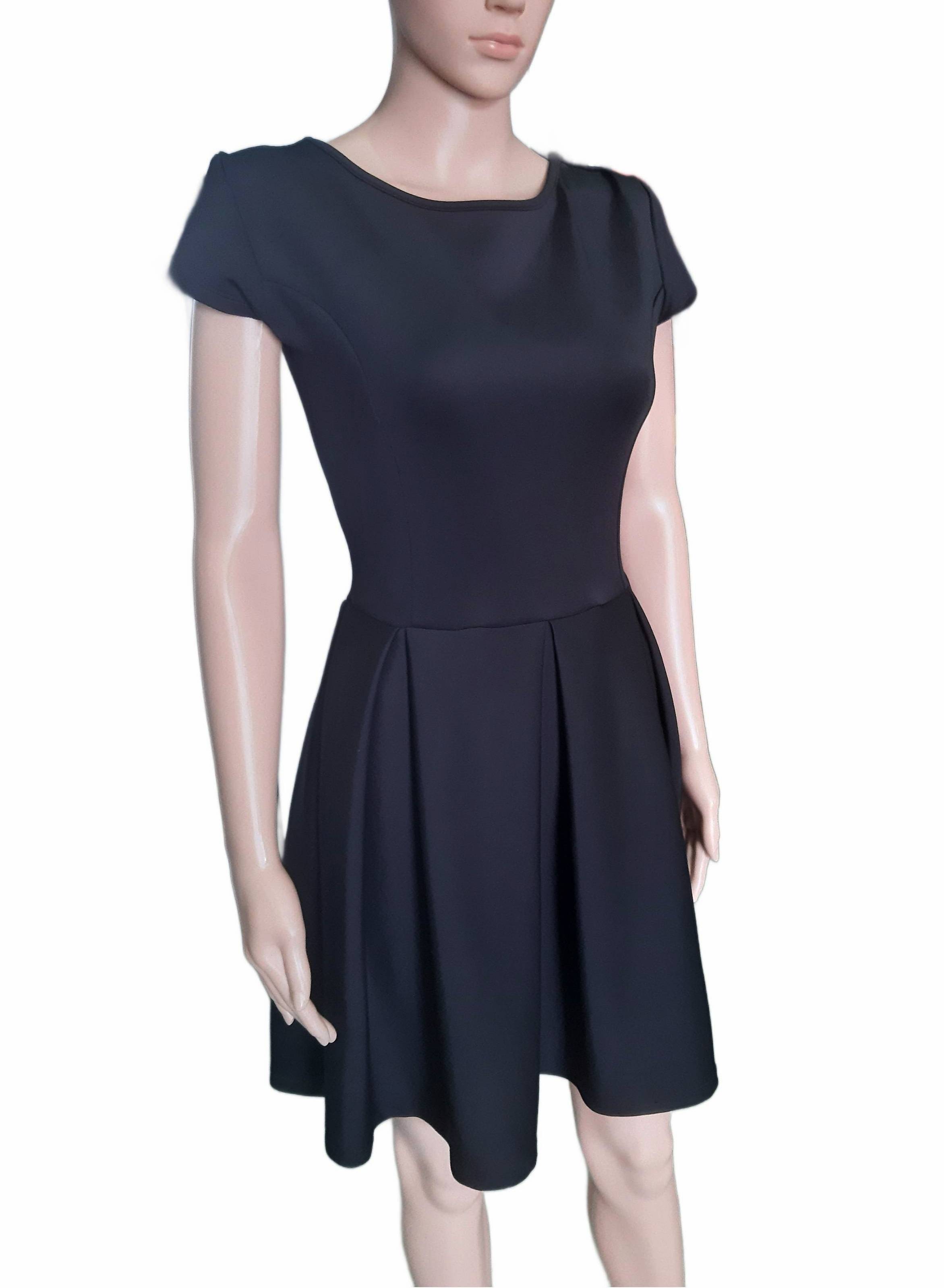 Women's knitted open-back dress, black