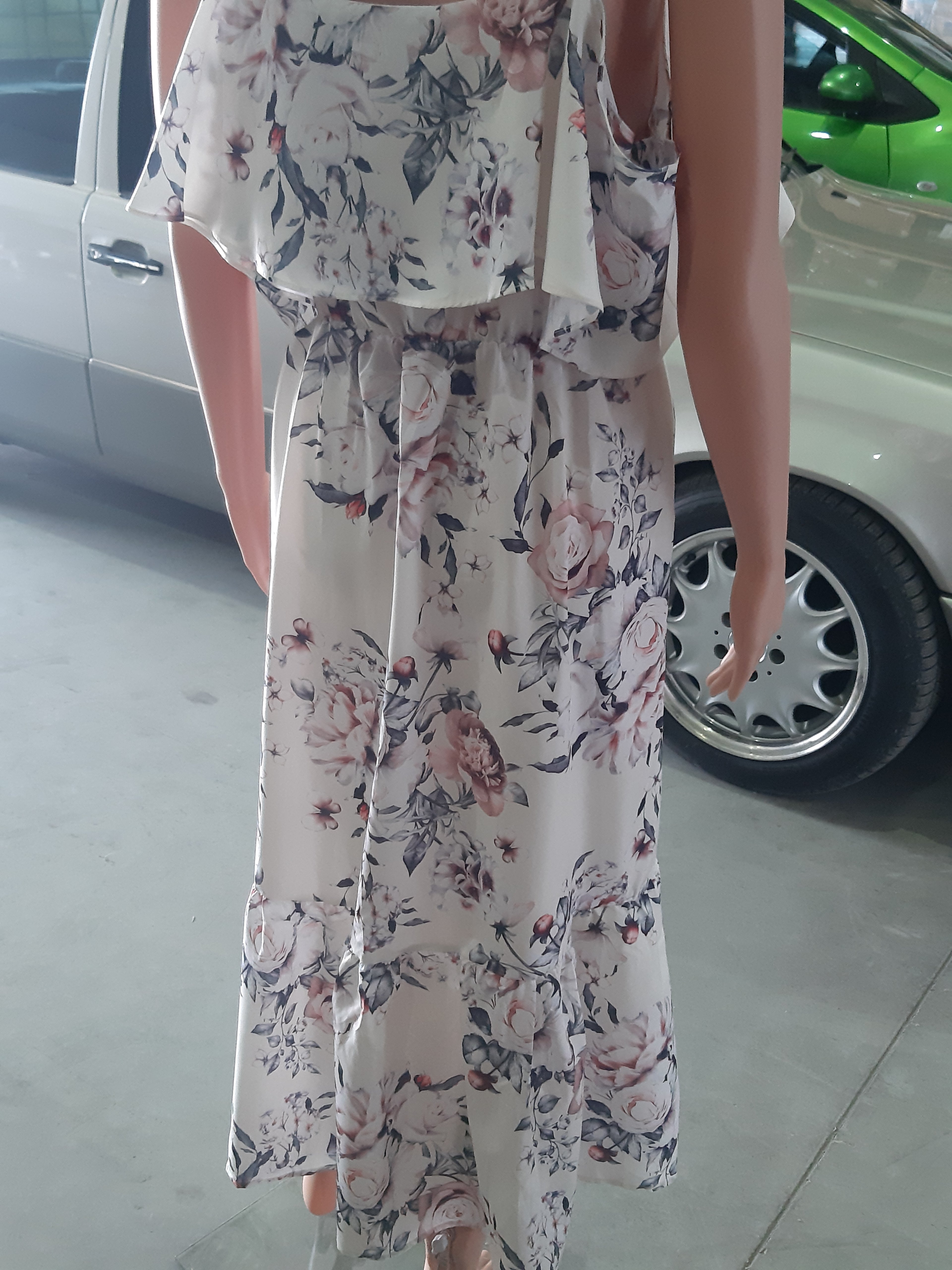 Women's summer dress with floral motifs