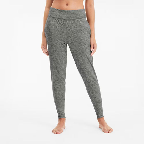 Дамски спортни панталони със стеснена кройка Puma Studio Tapered Pant