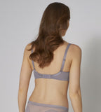 Дантелен сутиен с банели, без подплънки Triumph Beauty-Full Darling W02