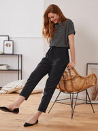 Sporty-elegant trousers with pleats and ties, black 