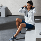 Дамско спортно ветроустойчиво яке с качулка, бяло