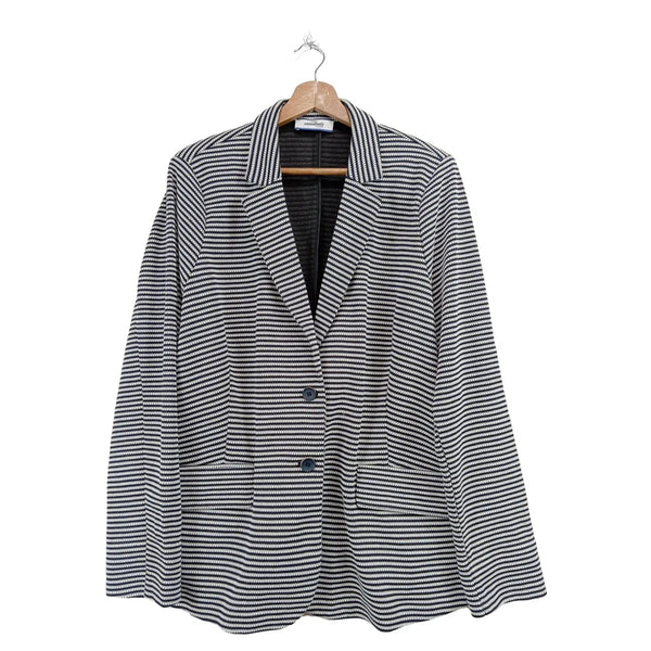Women's blazer / jacket in a sporty-elegant look 