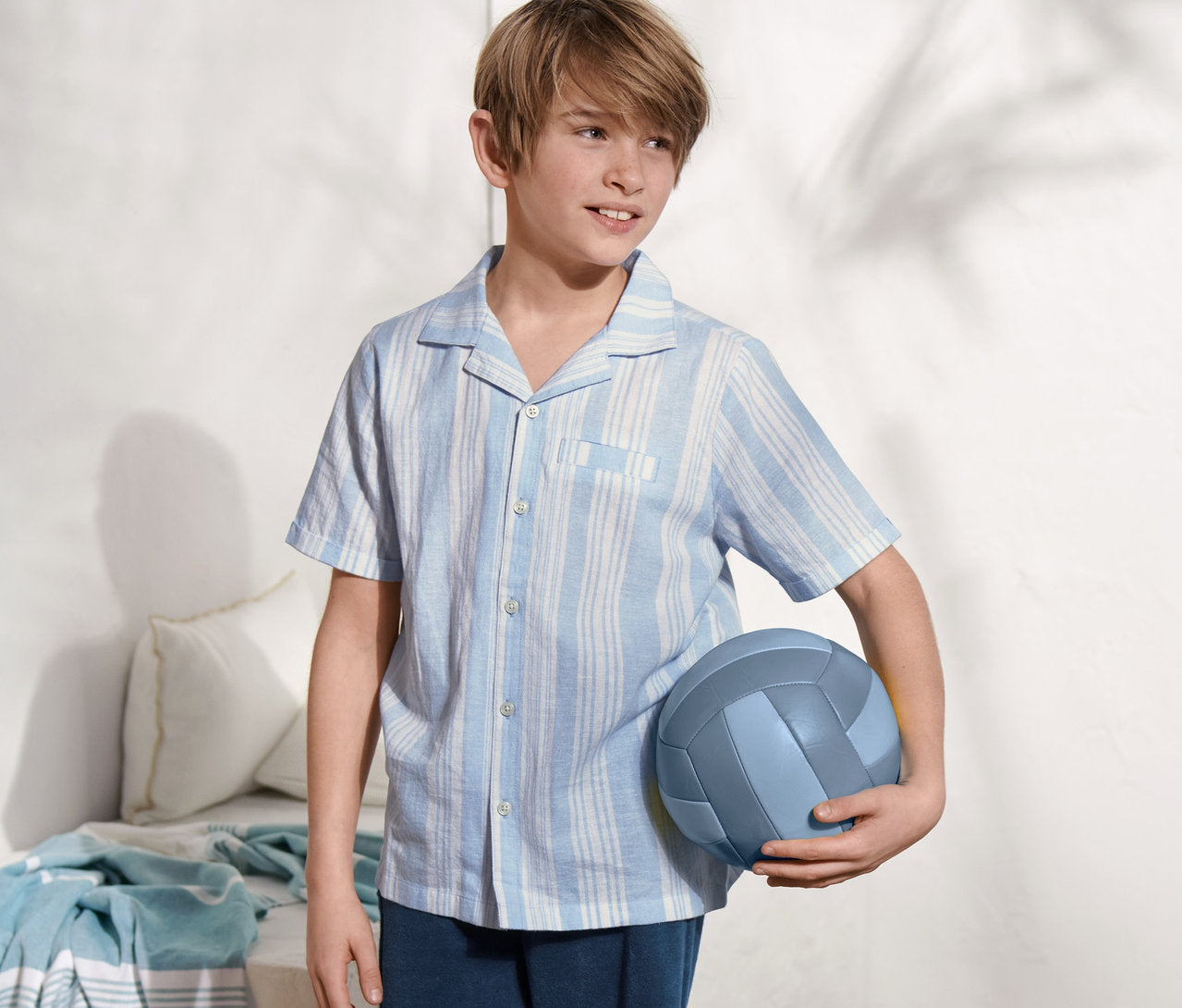 Children's short-sleeved shirt made of cotton and linen 