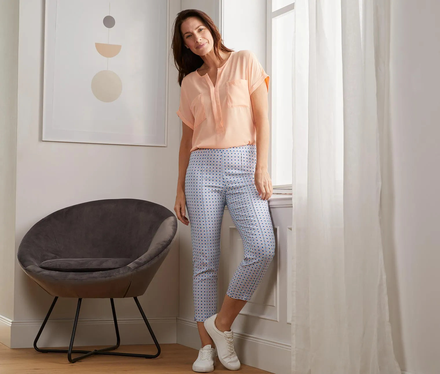 Elastic 7/8 length trousers, light blue with multicolor print 