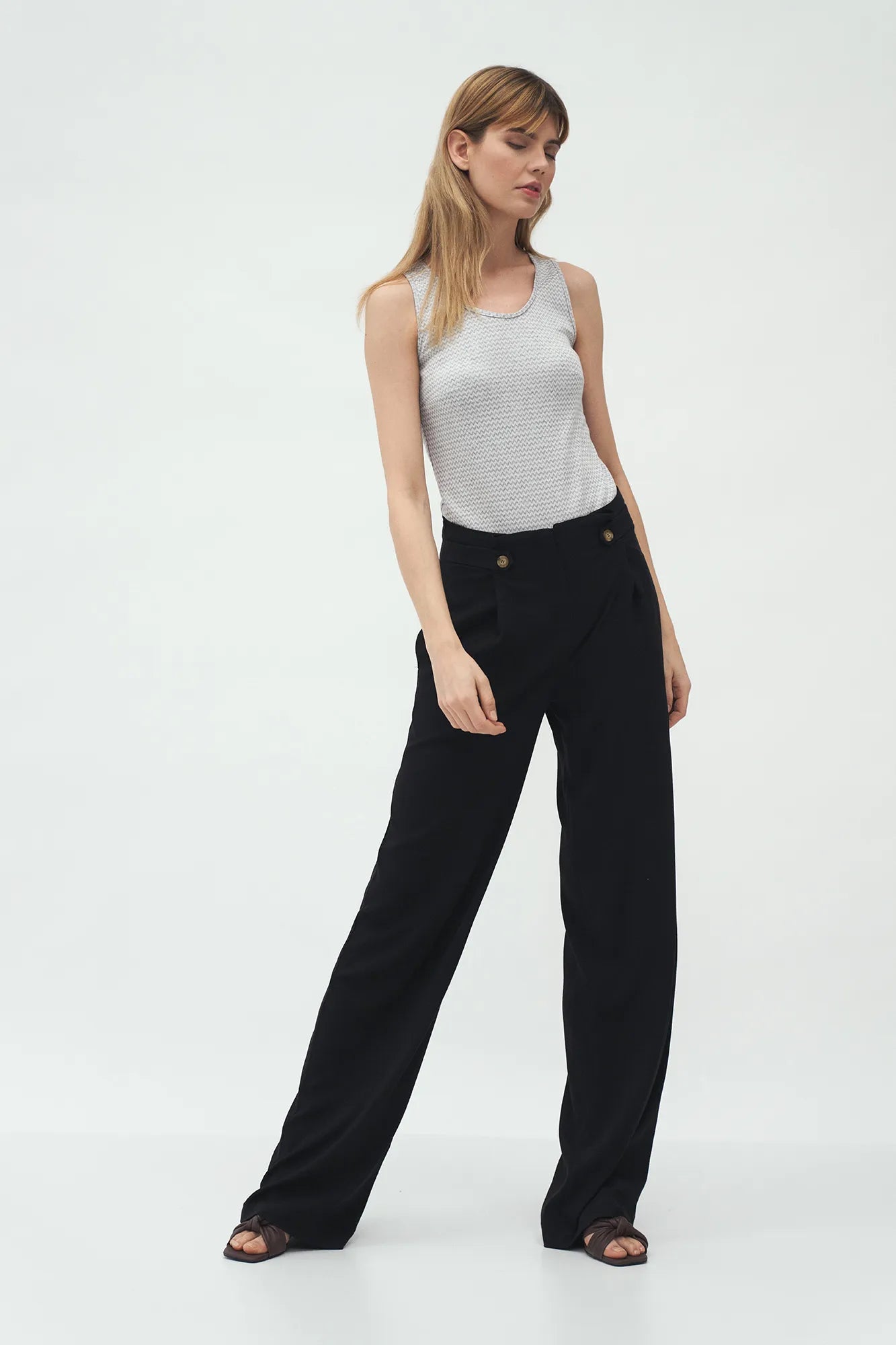 Nife Women's palazzo style pants, black