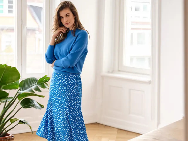 Casual skirt in a classic shape, blue and white 