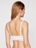 Сутиен без банели с триъгълна форма и елегантна дантела Triumph Tempting Lace P Non-Wired Bra